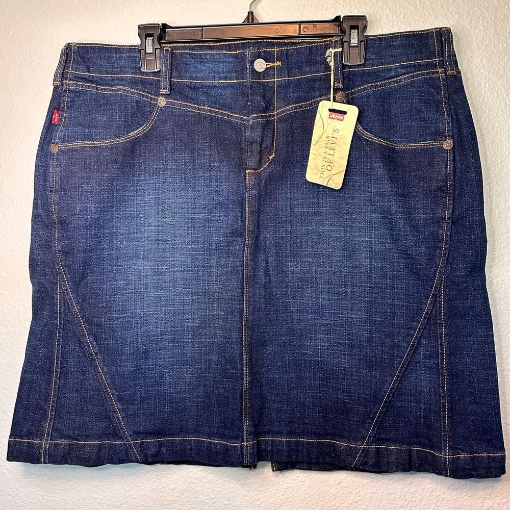 Levi’s Denim Skirt Dark Wash Size 18 NWT